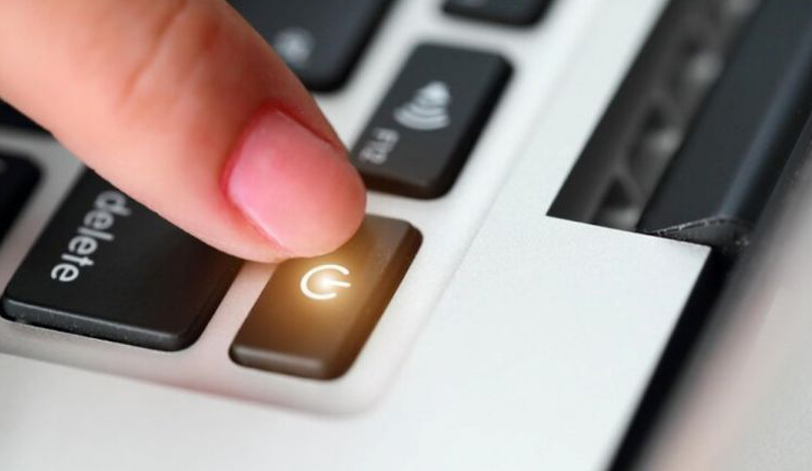 مراحل گام‌به‌گام رفع مشکل روشن نشدن لپ‌تاپ
